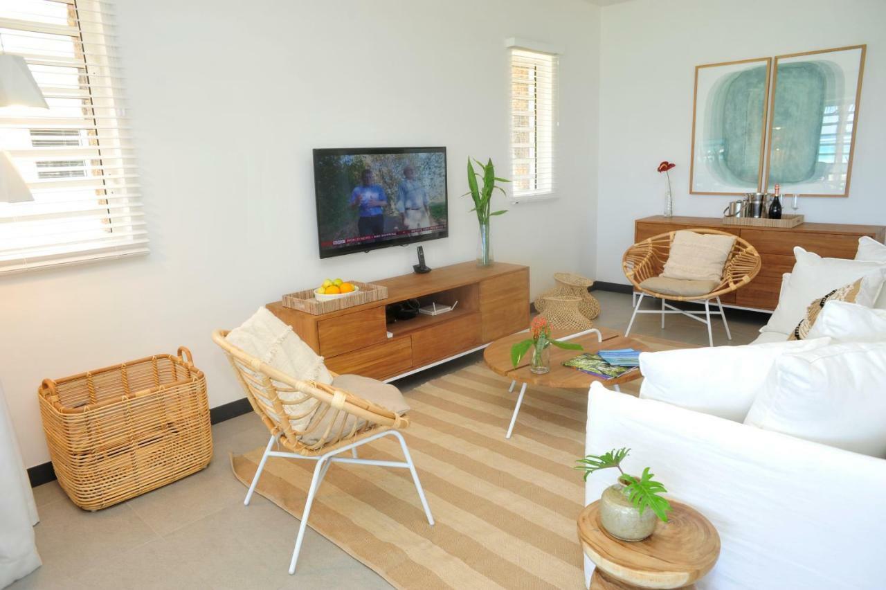 Obiches Luxury Beachfront Apartment Trou-Aux-Biches ภายนอก รูปภาพ