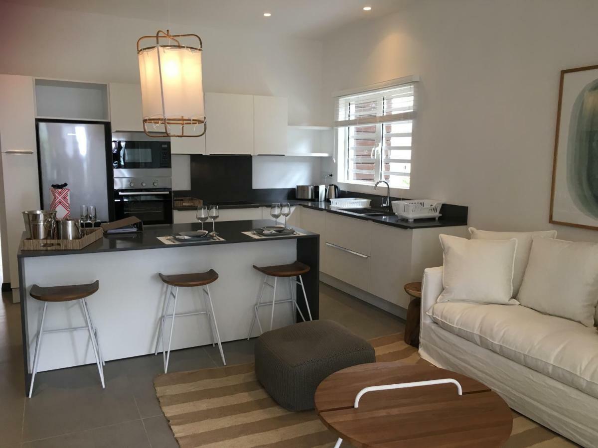 Obiches Luxury Beachfront Apartment Trou-Aux-Biches ภายนอก รูปภาพ